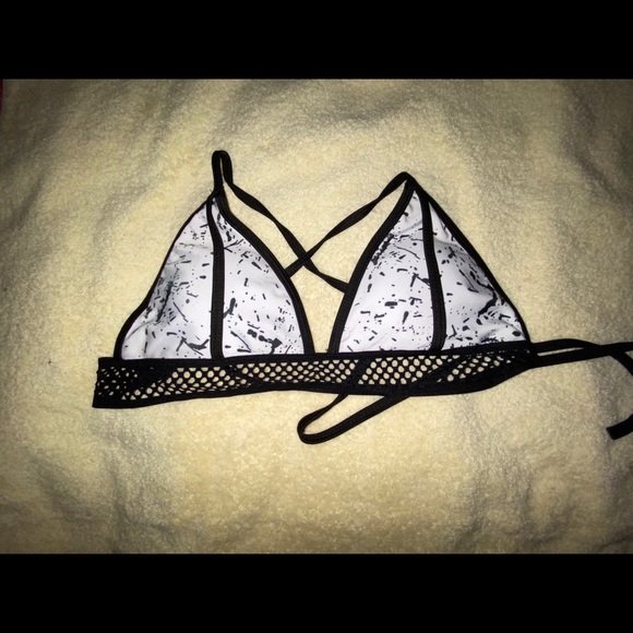 Bikini - Picture 2 of 5